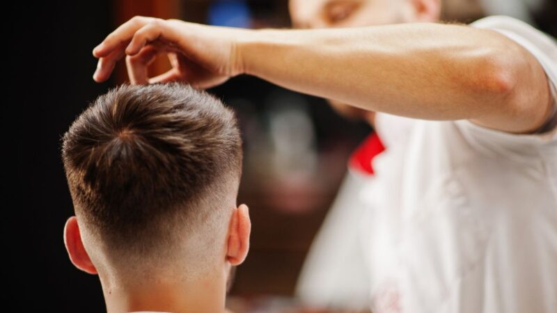 Deander Barber