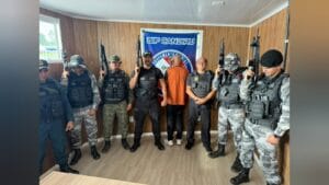 Passageiro com mandado por homicídio é preso em embarcação a caminho de Santarém