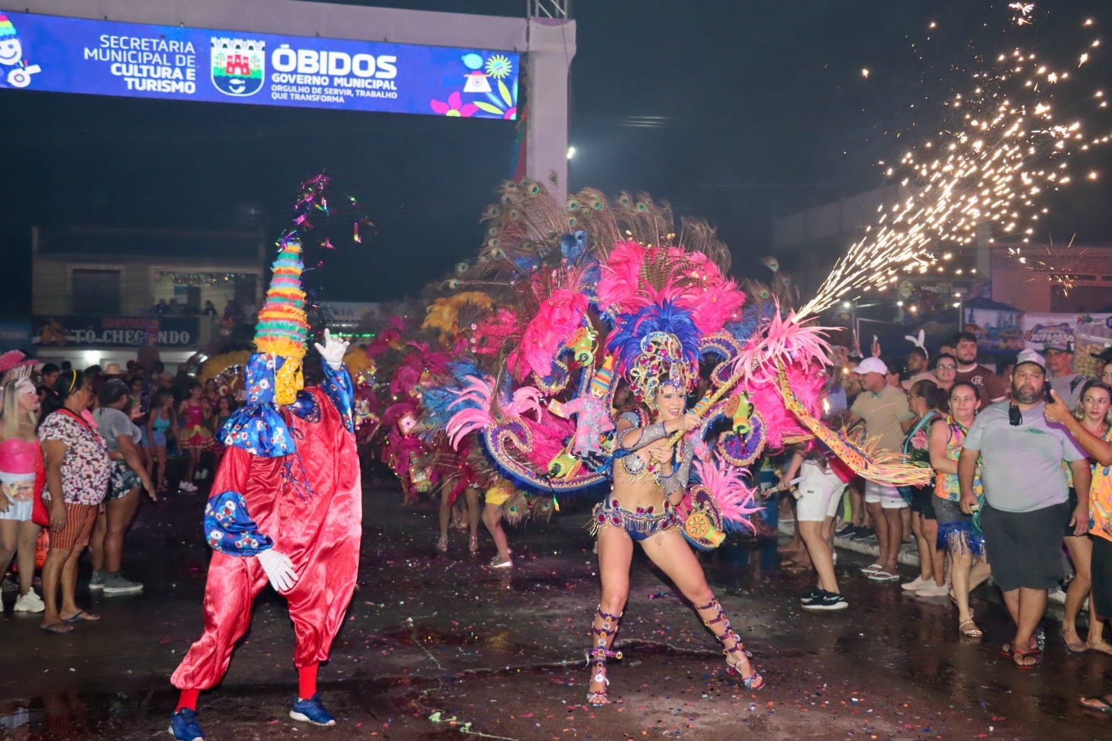 Abertura do Carnapauxis 2026: Bloco ‘Vai ou Raxa’ homenageia a terra do Mascarado Fobó