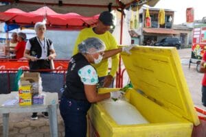 Prefeitura proíbe venda de bebidas em recipientes de vidro e estabelece tabela de preços