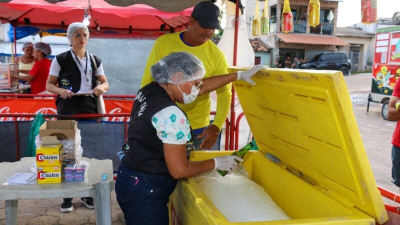 Prefeitura proíbe venda de bebidas em recipientes de vidro e estabelece tabela de preços